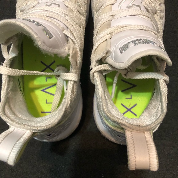 Nike Lebron 16 Buzz Lightyear Volt White Purple Grape AO2588-102 Men's Size 8 - Picture 5 of 10